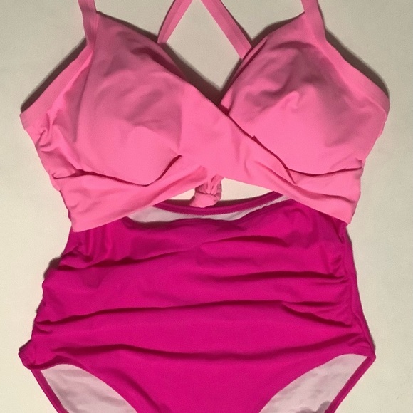 Eo Menie Somen One piece Pink Cutout Swimsuit - Picture 2 of 5